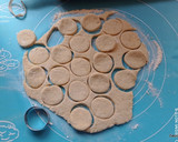 Olajban sült krumplis pogácsa krumplipüréből recept fázis 2 fotója