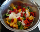 Foto del paso 1 de la receta: Atún con pimientos y cebolla