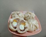 Hình bước làm 6 của món Làm bánh bao đầy đủ <3 (thịt băm, trứng muối và trứng cút)