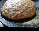 A picture of step 5 of Aloo paratha.