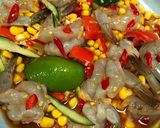 รูปขั้นตอนการทำที่ 3 ของ ตำข้าวโพดกุ้งดองน้ำปลาดึ๋งๆ (Corns and fresh shrimps spicy salad)