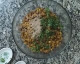 A picture of step 3 of Chana dal parantha.