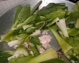 Foto langkah ke 5 dari resep Tumis Pokcoy Ayam Cincang.
