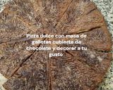 Foto del paso 11 de la receta: Pizza dulce con masa de galletas cubierta de chocolate y decorar a tu gusto