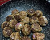 A picture of step 2 of Spicy goat meat balls.