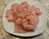 Foto del paso 3 de la receta: Dados de pollo encebollados