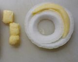 Foto del paso 2 de la receta: Cebollas y muzzarella rebozadas con hamburguesas de carne