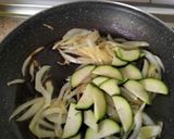 Foto del paso 2 de la receta Muslos de pollo deshuesados con calabacín