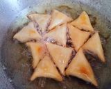 A picture of step 9 of Mini Moong dal Samosa.