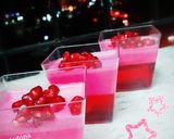 صورة لخطوة 1 من وصفة الجيليه بطبقه الكريم دريم 🍷🍬