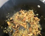 A picture of step 1 of Creamy seafood pasta.
