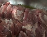 Foto del paso 3 de la receta: Pollo guisado a la cúrcuma, con verduras cerveza y naranja