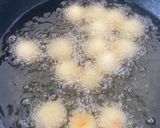 A picture of step 5 of Mawa gulab jambu.