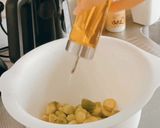 A picture of step 2 of Brussels Sprouts with Yoghurt Sauce.