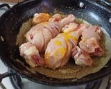 A picture of step 3 of Kolhapuri special chicken masala.
