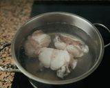 Foto del paso 1 de la receta: Paella de rape, ajos tiernos, espárragos y alcachofas 🥘 🧔♂️