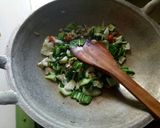 Foto langkah ke 4 dari resep Nasi goreng sosis pakcoy kecap ala D'Kost.