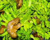 Hình bước làm 6 của món Món chay dễ làm 🌱🍃: Bông thiên lý xào nấm đông cô + tàu hủ ky khô