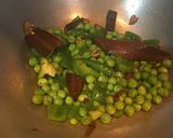 A picture of step 3 of Green Peas Capsicum Pulao.