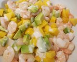 A picture of step 2 of Mango, avocado and prawn salad.