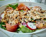Foto del paso 6 de la receta: Ensalada templada de pollo sazonado con cacahuetes a la miel