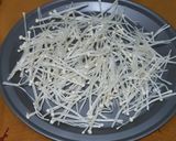 Foto langkah ke 2 dari resep Jamur enoki krispi.