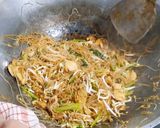 Foto langkah ke 9 dari resep Bihun Goreng Medan.