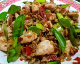 รูปขั้นตอนการทำที่ 2 ของ ไก่ตะไคร้ผัดพริกแห้ง
