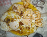 Foto del paso 4 de la receta: Huevos, con langostinos al ajillo 🦐🦐🌶️🌶️🥚🥚