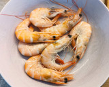 Foto del paso 2 de la receta: Sándwich Trikini de Salmón ahumado y Langostinos