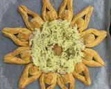 Hình bước làm 4 của món Bánh hoa hướng dương biến thể phiên bản pizza :)