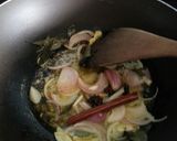 Foto langkah ke 4 dari resep Ayam masak kurma.