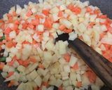 Foto langkah ke 2 dari resep Rogout sayur sosis (isian risol/ roti goreng).