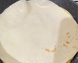 Foto langkah ke 2 dari resep Tortilla Egg Sandwich.