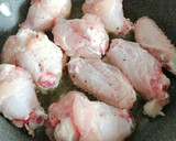 Foto del paso 3 de la receta: Alitas de pollo con salsa de castañas y portobello