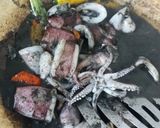 Foto langkah ke 3 dari resep 51. Cumi bumbu hitam.