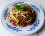 A picture of step 6 of Stir-Fried Soft Pho Noodles.