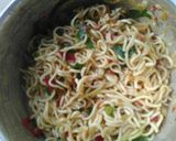 Foto langkah ke 3 dari resep Omelet pedas (Mie Telur Goreng).