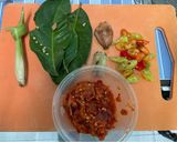 Foto langkah ke 3 dari resep Tongkol suwir daun kemangi.