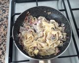 Foto del paso 5 de la receta Nidos mojados en nata con champiñones y jamón