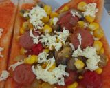 Foto langkah ke 4 dari resep Pizza Roti Tawar.