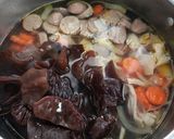 Foto langkah ke 4 dari resep Sup Kimlo Kembang Tahu.