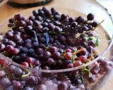 A picture of step 2 of Homemade 100% Grape Juice.