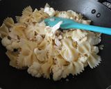 Foto langkah ke 5 dari resep Farfalle Panggang.