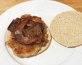Foto del paso 14 de la receta: Tempurburguesa de pollo, champiñones y mozzarella con guarnición