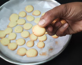 காயின் பிஸ்கெட் அல்லது முட்டை பிஸ்கெட் (Coin Biscuit recipe in tamil) ரெசிபி ஸ்டேப் 8 புகைப்படம்