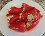 Foto del paso 3 de la receta: Pimientos del piquillo con guiso de bacalao y gulas