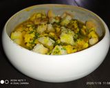 Foto del passaggio 3 della ricetta Zuppa di pollo alla curcuma con porri e gocce di yogurt greco