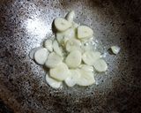 Foto langkah ke 2 dari resep Tumis Buncis Lada Putih.