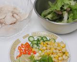 Foto langkah ke 2 dari resep Thai Style Spicy Sour Sauce Chicken Breast Salad.